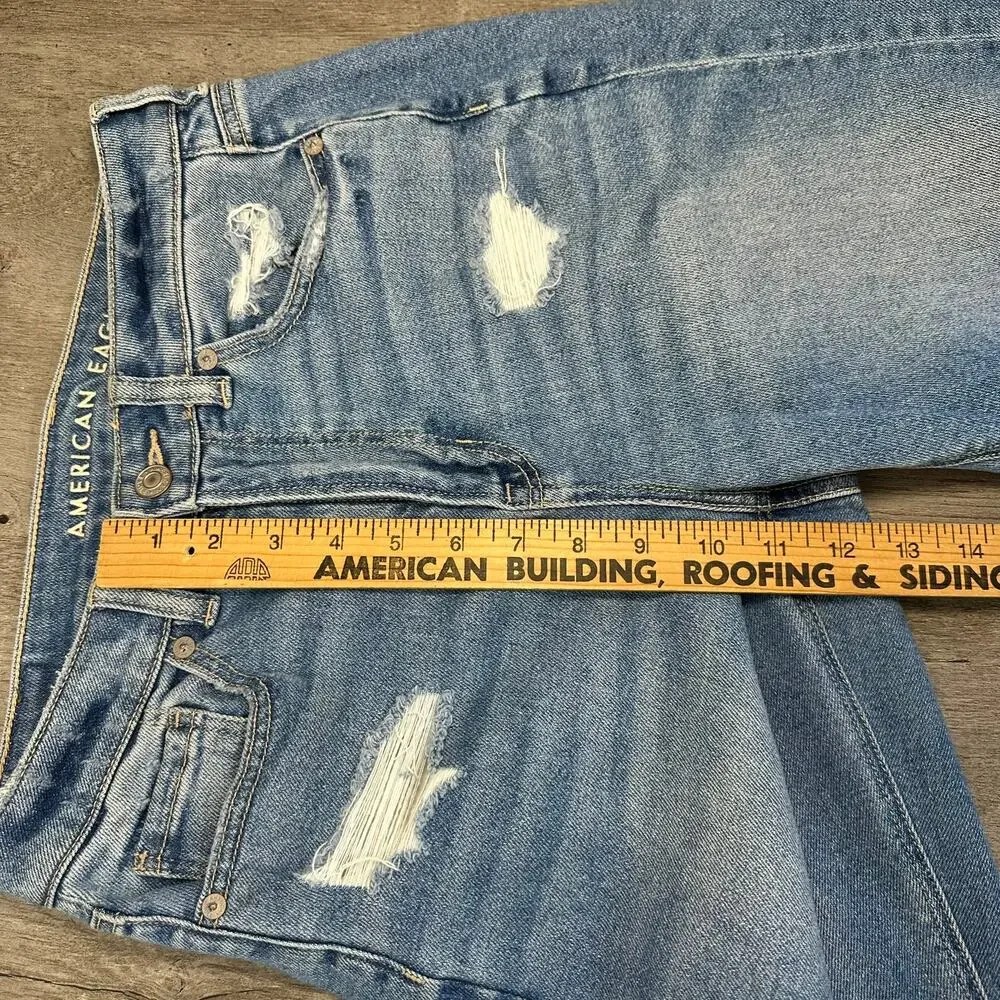 American Eagle Mom Straight Jeans Light distressing Size 4